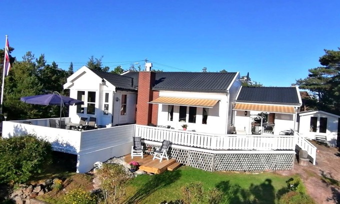 Sogne House | Vacation home with fantastic sea views and private jetty