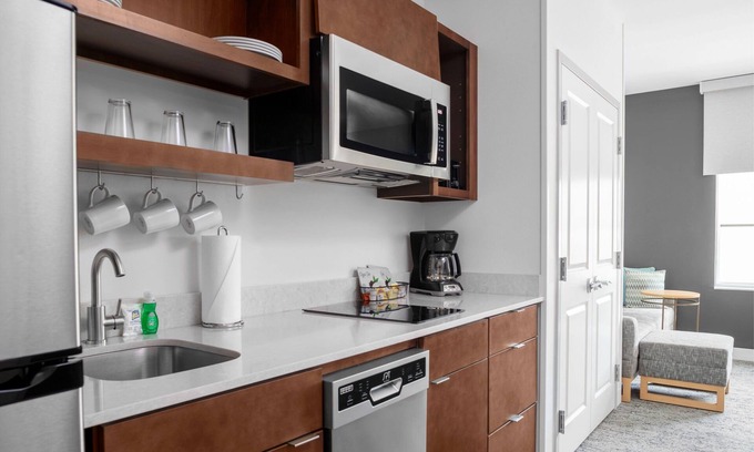 Clearwater Hotel | Vacation is Calling! Free Breakfast, Free Parking, Pet-friendly Property, Pool
