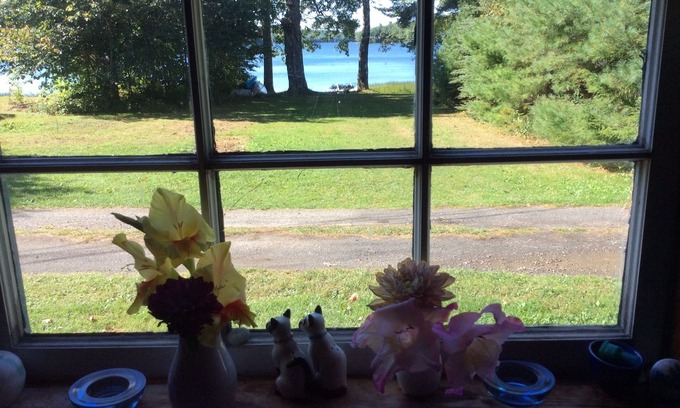 Hope Cottage | Vacation on a beautiful lake in Maine Convenient location to the coast of Maine.