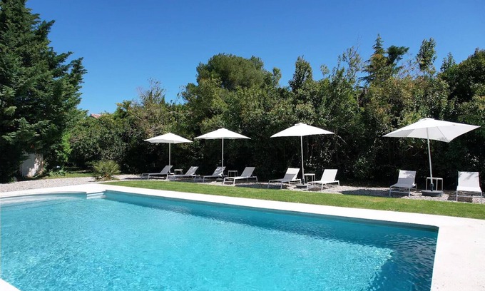 Pont Royal Villa | Vacation rental house with pool LAGNES LS2-411