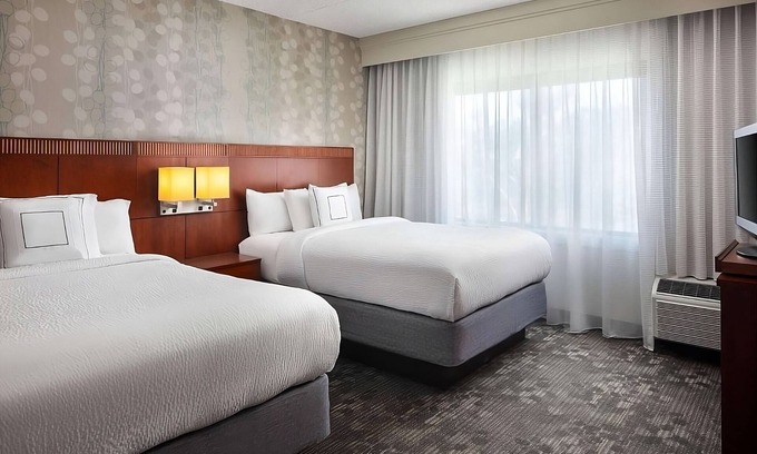 Laguna Hills Hotel | Vacation Starts Here! Near Irvine Spectrum Center, Pets are Allowed Here