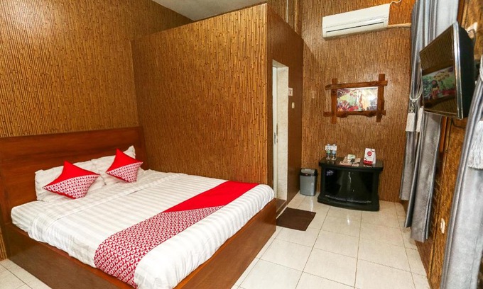 Banyuwangi Hotel | Vaccinated Staff - OYO 1230 Kampoeng Osing Syariah Guesthouse