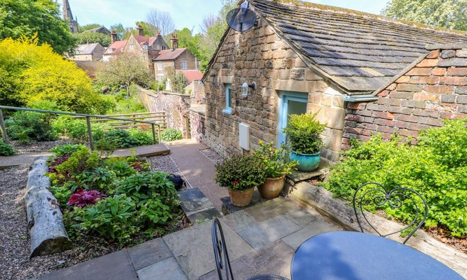 Dronfield Cottage | Vale Barn