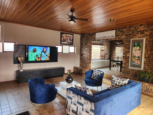 Fontainebleau House | Valley inn guest guest house