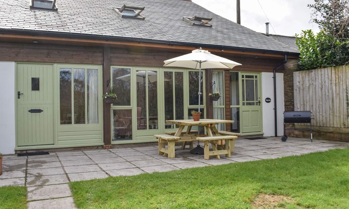 Hele Cottage | VALLEY VIEW, pet friendly, character holiday cottage in West Down