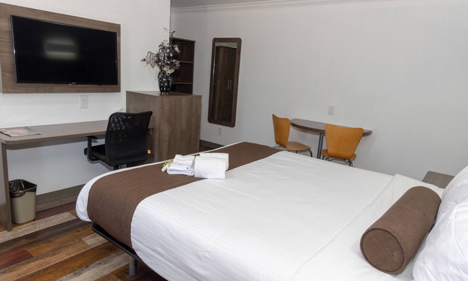 Bellflower Hotel | Value Inn Bellflower