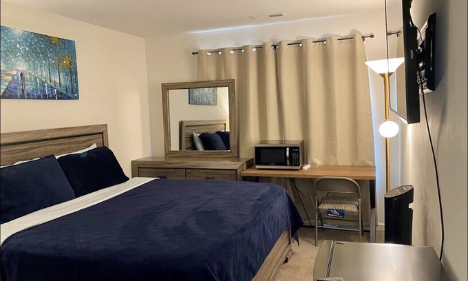Rossville House | Van Gogh 2-Cozy private room in a single family home