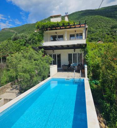 Denovici House | VanjAna