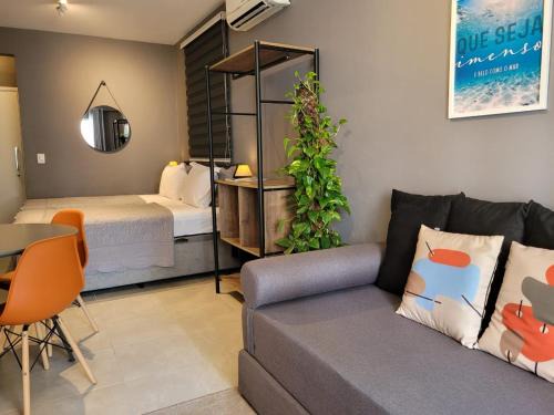 Boqueirao Apartment | Varanda Mar - Estúdio com varanda, vaga e enxoval - 100m da praia