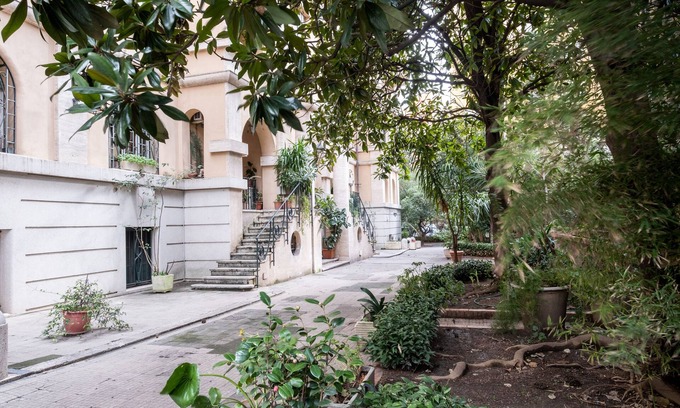 Vatican House | Vatican36 Guest House