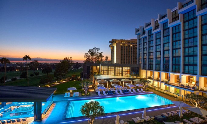 Newport Center Hotel | VEA Newport Beach, A Marriott Resort & Spa