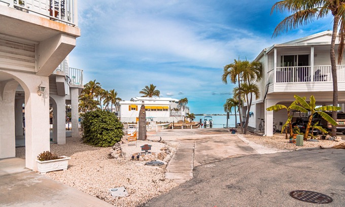 Cudjoe Key RV Rental | Venture Out RV lot 223