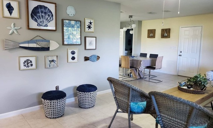 Florida Ridge House | VeroHouse: 3BR 2BA, pet friendly, beautiful fenced back yard, quiet neighborhood