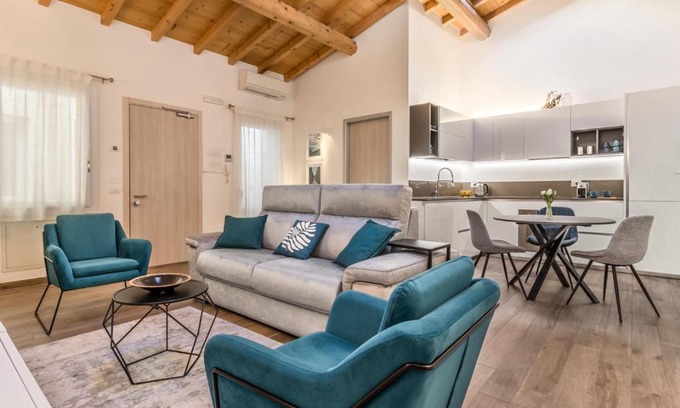 Verona City Centre Apartment | Veronetta Stunning Rooftop with Lift