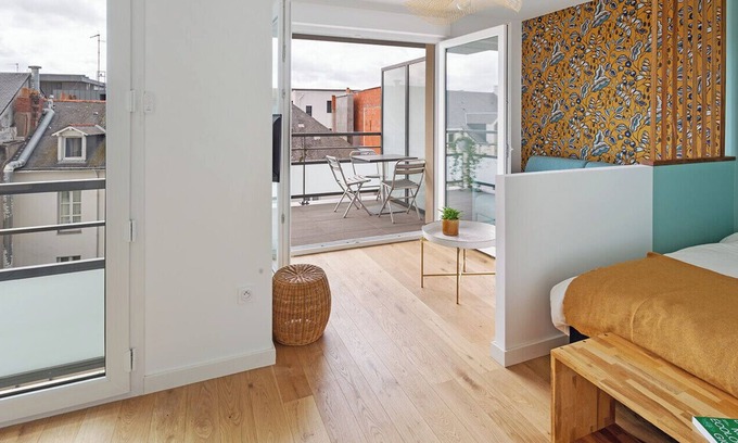 Madeleine-Champ de Mars Apartment | Very bright apartment with balcony in Nantes
