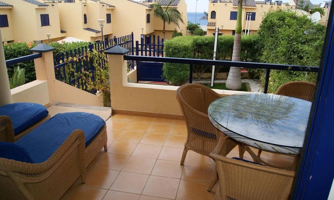 Costa Meloneras House | Very spacious bungalow with terrace, sea views, community pool and jacuzzi.