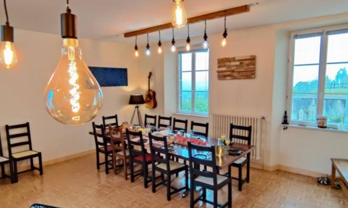 Vic-sur-Cere House | Very large 15-person gite in a former monastery