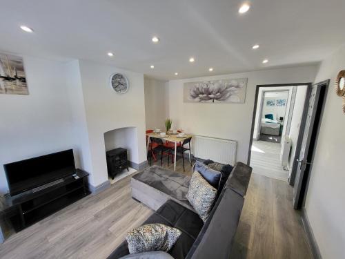 Colchester Apartment | Vetrelax Colchester House with garden and parking