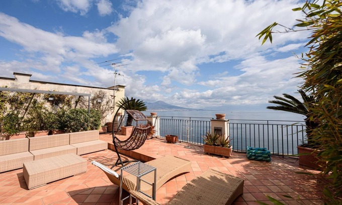 Posillipo Apartment | Via Posillipo 335 in Naples