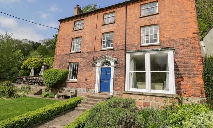 Lydbrook Cottage | VIADUCT HOUSE, pet friendly, luxury holiday cottage in Lydbrook