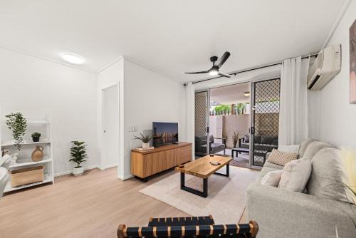 Fortitude Valley Apartment | Vibrant 2-Bed Apartment with Pool and Gym Access