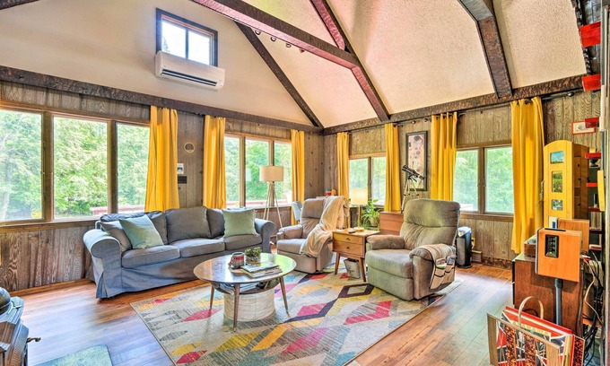 Putney Cabin | Vibrant Putney Cabin w/Fire Pit: Hike & Ski!