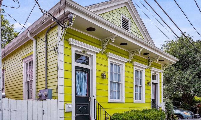 Leonidas House | Vibrant, single-level getaway with patio & central AC - dog-friendly