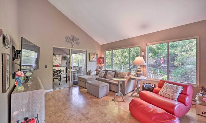 Solana Beach Condo | Vibrant Solana Beach Condo, 1 Mi to Beaches!