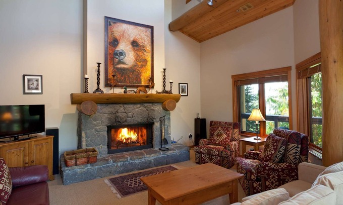 Nordic Estates House | Vibrant townhouse w/hot tub & ski access