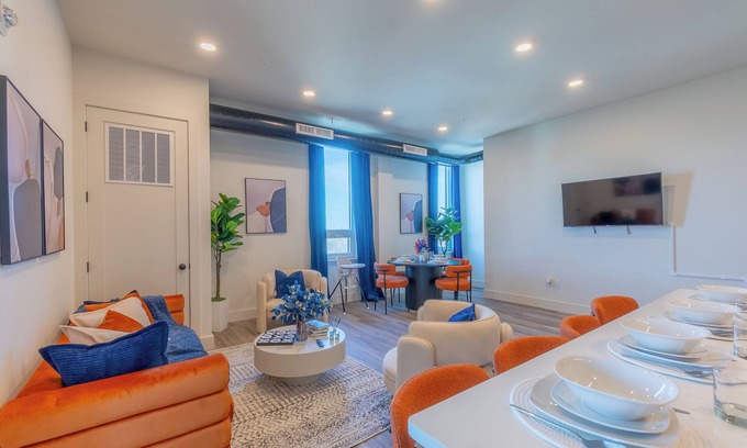 Orange Apartment | Vibrant Visit 4BR, 4bath, Park 2cars FREE/20% OFF