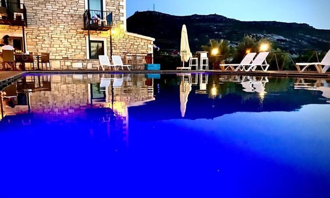 Foca Hotel | Victoria Hotel and Lounge