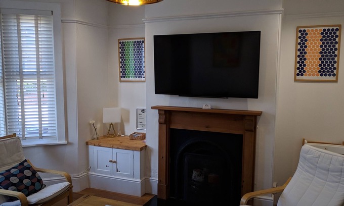Exeter House | Victoria House Exeter - Sleeps 10 People