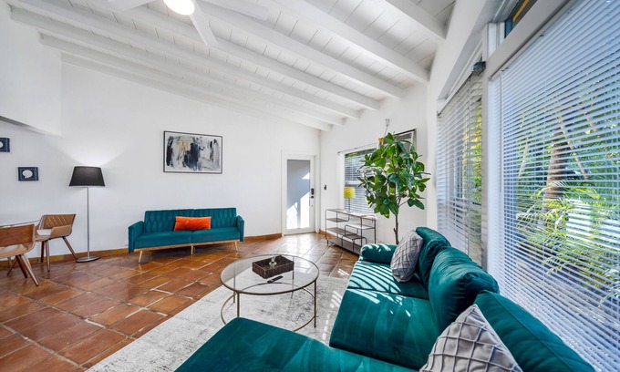Hendricks and Venice Isles Apartment | Victoria Park Apart with Private Backyard and BBQ