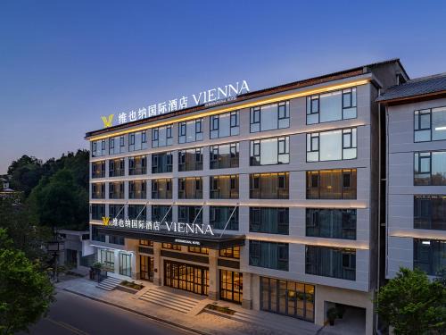 Wulingyuan Hotel | Vienna International Hotel-Free Shuttle Service to East Gate of forest park,Free Chinese-western Breakfast,Free Self-Service Laundry & Drying, Attraction Tickets Serivce in advance
