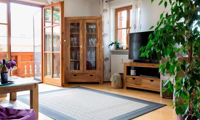 Blindau Apartment | Vier-Raum-Ferienwohnung "Sonnenschein", 110qm