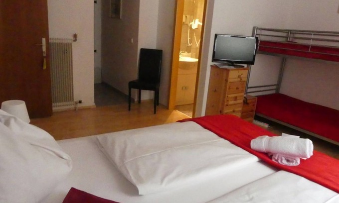 Bad Kleinkirchheim Bed & Breakfast | Vierbettzimmer, Dusche, WC, Standard - Hotel Kirchenwirt