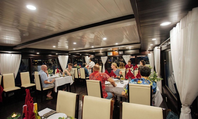 Hoan Kiem Boat Rental | Vietsails cruises