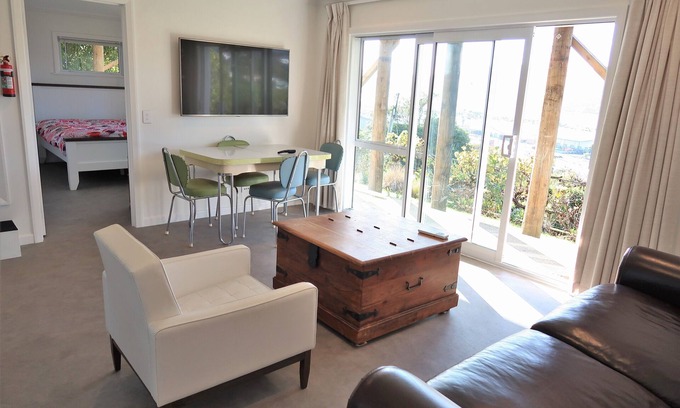 Stepneyville Apartment | Views-for-ages-apartment