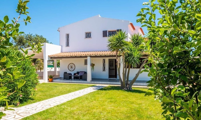 Patroves House | Vila Guerreiro