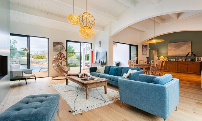 Sainte-Marie-de-Re Villa | Villa, 10 pers, in the heart of the village in a quiet street, heated swimming pool in summer