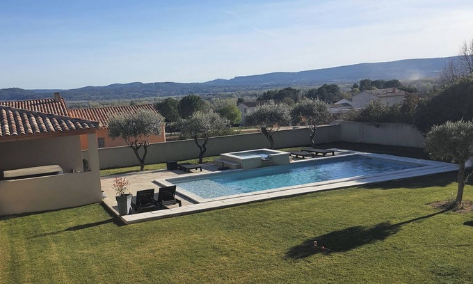 Pertuis Villa | Villa 10 Personnes Jacuzzi Piscine Sud Lubéron Proche D'aix-en-provence
