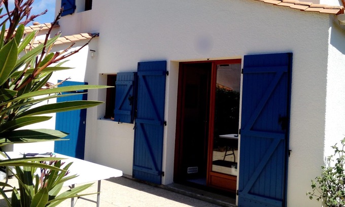 Saint-Palais-sur-Mer Villa | Villa 5 people, residence with pool and tennis, 350 m from the beach, 2 bikes