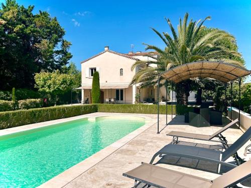 Le Thor House | Villa 7 chambres, piscine et jardins privés, pas de voisins