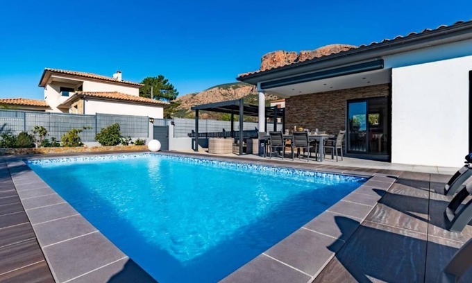 Afa Villa | Villa 8 People with Private Pool