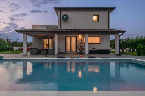 Jursici Villa | Villa Aaron