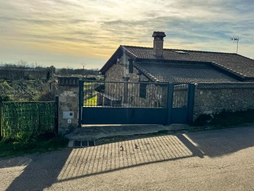 Candeleda Apartment | VILLA AMANECER