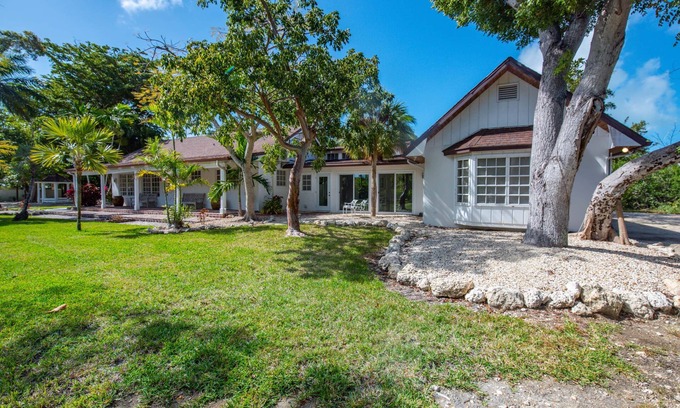 Sugarloaf Key House | Villa and Guest House of Pelico Palms