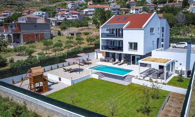 Mravince Villa | Villa Angelus with heated pool
