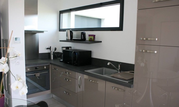 Saint-Jeannet Apartment | Villa Apartments, private garden and pool, sea view
