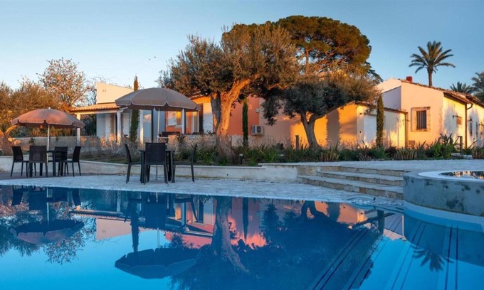 Chiaramonte Gulfi Villa | Villa 'Arancione' with View Over the Shared Pool, Wi-Fi and Air Conditioning